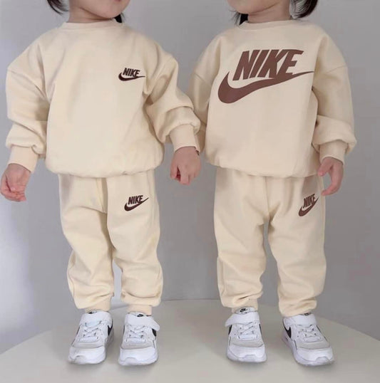 Kid's Small Hook Cream Nike Set